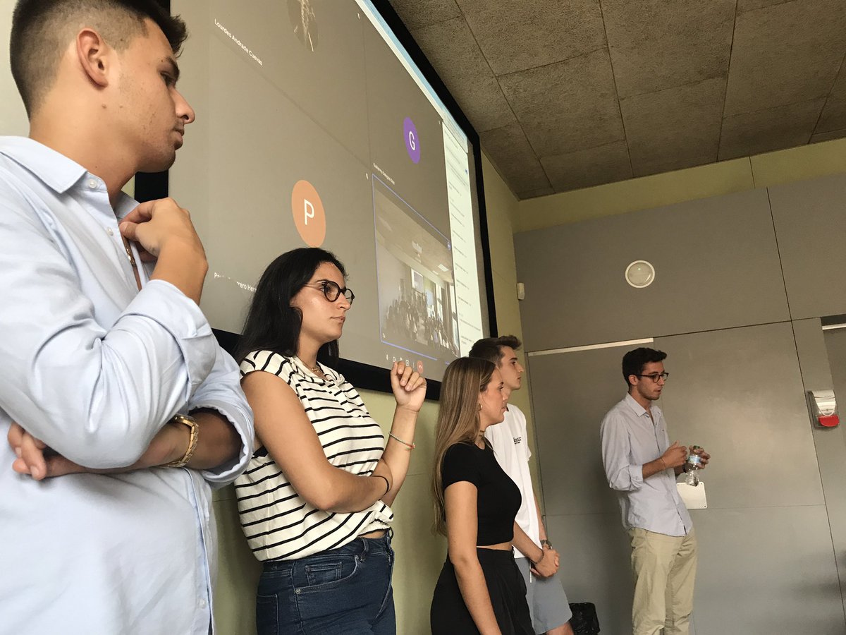 JosepM_Picola's tweet image. Un luxe comptar a les aules amb ex-alumnes que venen a compartir amb l’alumnat actual les seves experiències!!! #OrgullBlanquerna