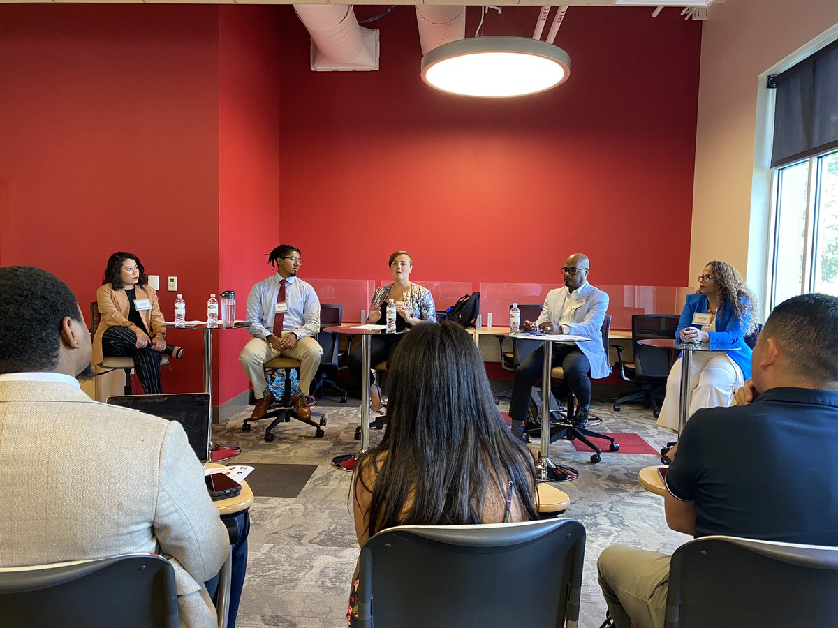 MsMaryPhillips's tweet image. Learning doesn’t occur only in English, that’s why it’s important to remove language barriers and provide students with quality education in any language. #LatinxEdSummit #UnitingOurWorld #LanguageJustice @ParticipateLrng