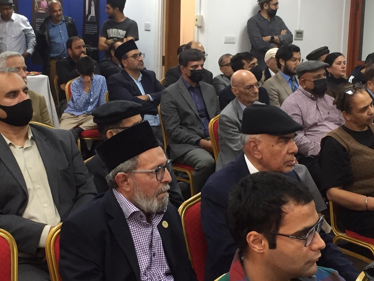 ButtShakilAhmad's tweet photo. AMA Middlesex organised a program to pay respects to Her Majesty The Queen #Elizabeth at their local 
Mosque 

#QueenElizabethII #ElizabethTheGreat @VirendraSharma @SeemaMalhotra1 @MansurAhmedC @AmeaNasir @AMYAMiddlesex @LajnaMiddlesex https://t.co/hKRoviZvBW