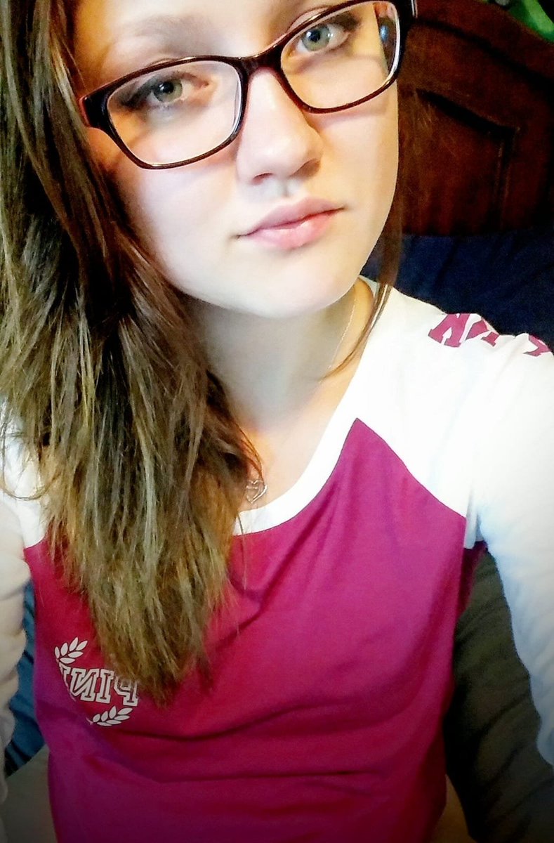 Özlemissinizdir bayadır fotograf atmıyorum gözlüklü halim nasıl sizce 🤔💋👓