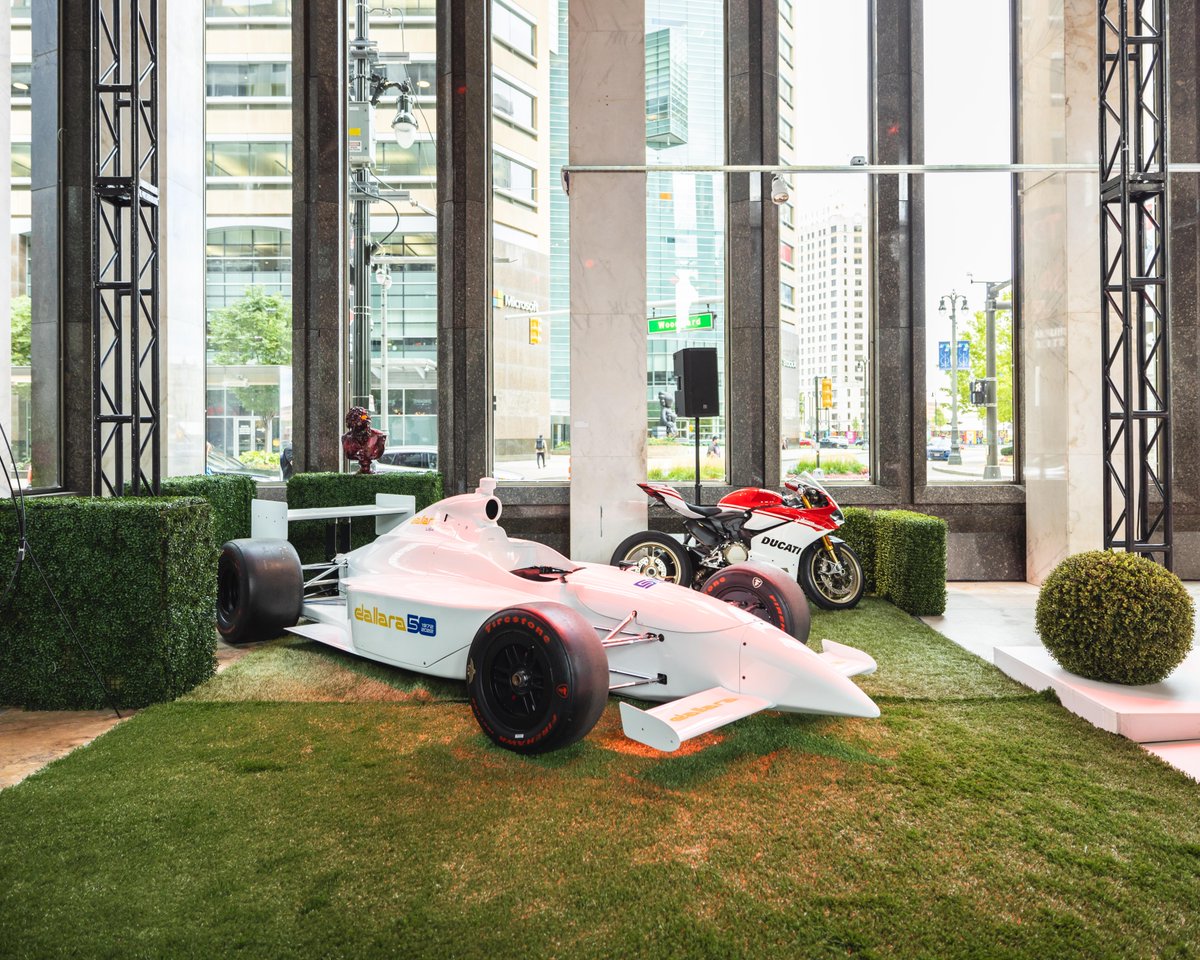BedrockDetroit's tweet photo. In partnership with @designcoredet, @italyindetroit is participating in #DetroitMonthofDesign with "Love IT Detroit". Located at 1001 Woodward, this installation explores the works of influential Italian and Detroit leaders of industry. 

For more info: https://t.co/2XP3UBJzki https://t.co/H5pWw2WL1p