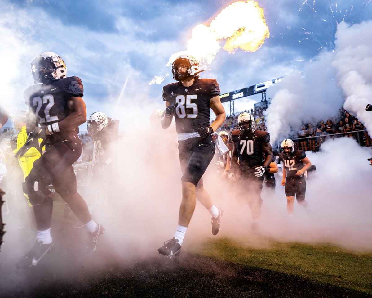 Been a while since I shared some work on here👀 Some of my favorites from the past two @UCF_Football GameDays!