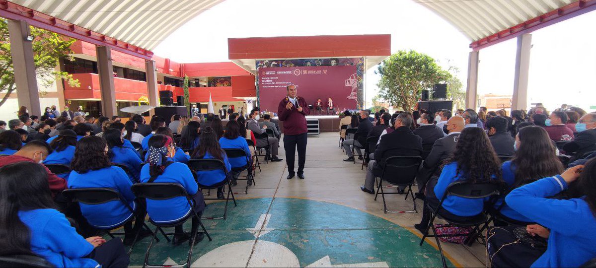 SEPHidalgo's tweet photo. En Ceremonia Conmemorativa por el 31° Aniversario del @CECyTEHidalgo, el secretario @natycastrejonv a nombre del gobernador @juliomenchaca_ dijo que este gobierno trabaja para que las y los jóvenes tengan más oportunidades de continuar con sus estudios.
#PrimeroElPueblo https://t.co/gqZ0tN6fsA