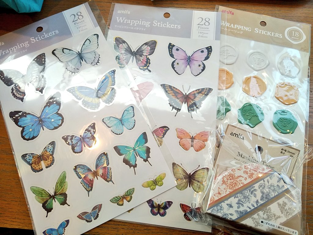 蝶のシール、シーリングスタンプ風シール、薔薇と蜂のマスキングテープ
(シールってなんぼあってもいいものですからね…) 