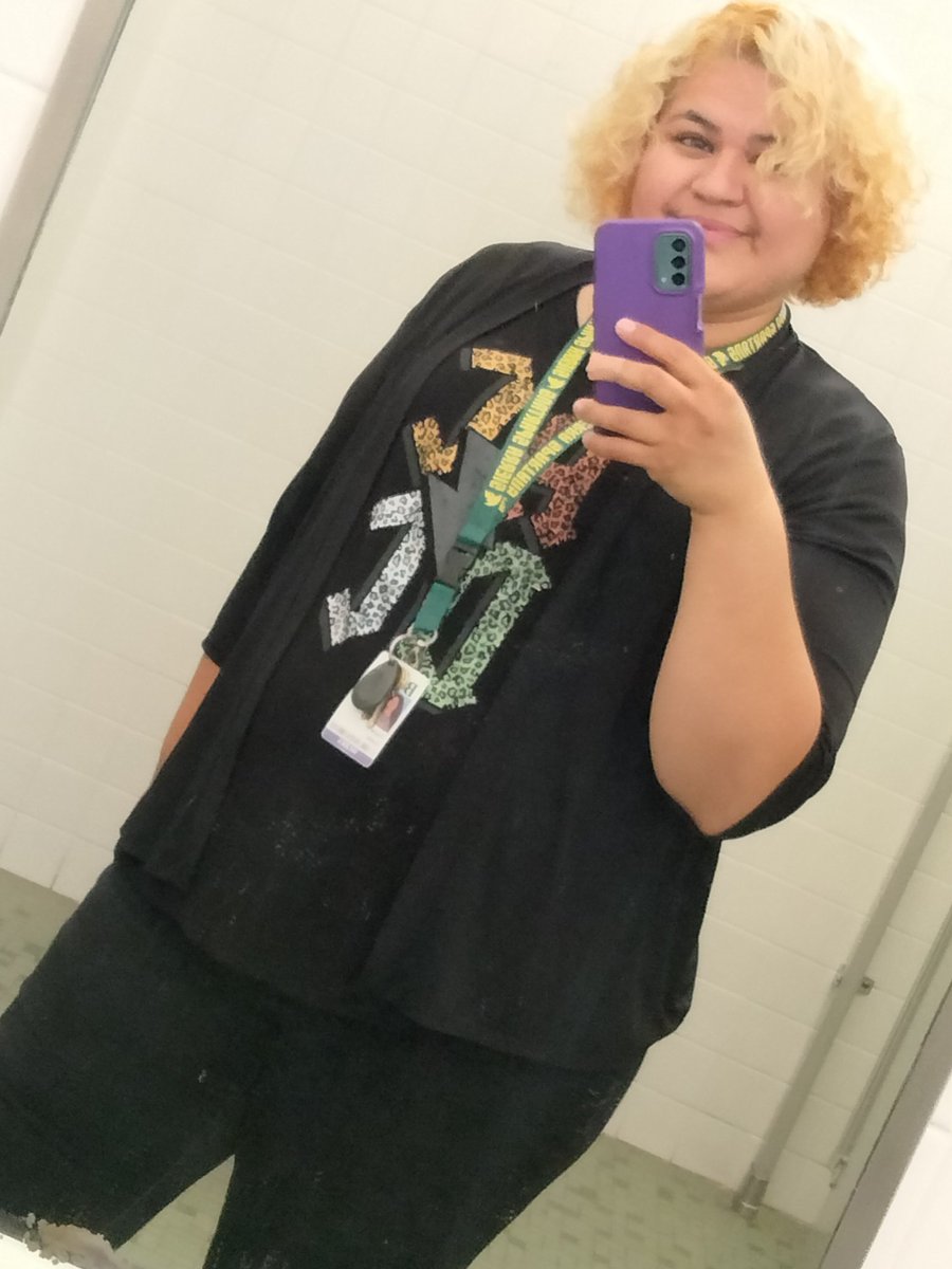 athenaswrath01's tweet photo. Happy 🐪 day! I'm feeling good today. How do you feel today?
#selfie #selfieatwork #WednesdayFeelings #goodvibes #Mentalhealth #SmallStreamerCommunity #twitch #TwitchStreamers #twitchaffiliate https://t.co/5uQXANwnfc