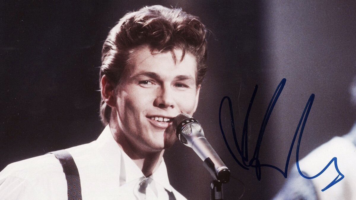 retrochenta's tweet photo. Hoy cumple 63 años Morten Harket, el legendario cantante del grupo “A-ha”. https://t.co/ClDGacGzUT