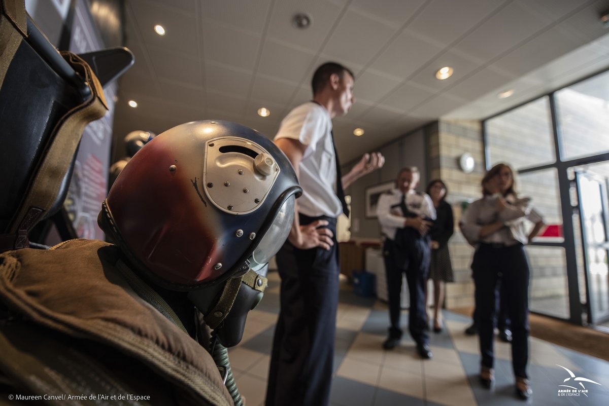 Prefet01's tweet photo. [1/2] #Territoire | La préfète de l'#Ain s'est rendue sur la Base Aérienne 278 d'#AmbérieuenBugey. Elle a échangé avec le Colonel Gonzales, qui commande la BA278, et ses équipes autour des activités de la base (atelier industriel de l'aéronautique, activités opérationnelles, ...) https://t.co/J6GO99YTCt