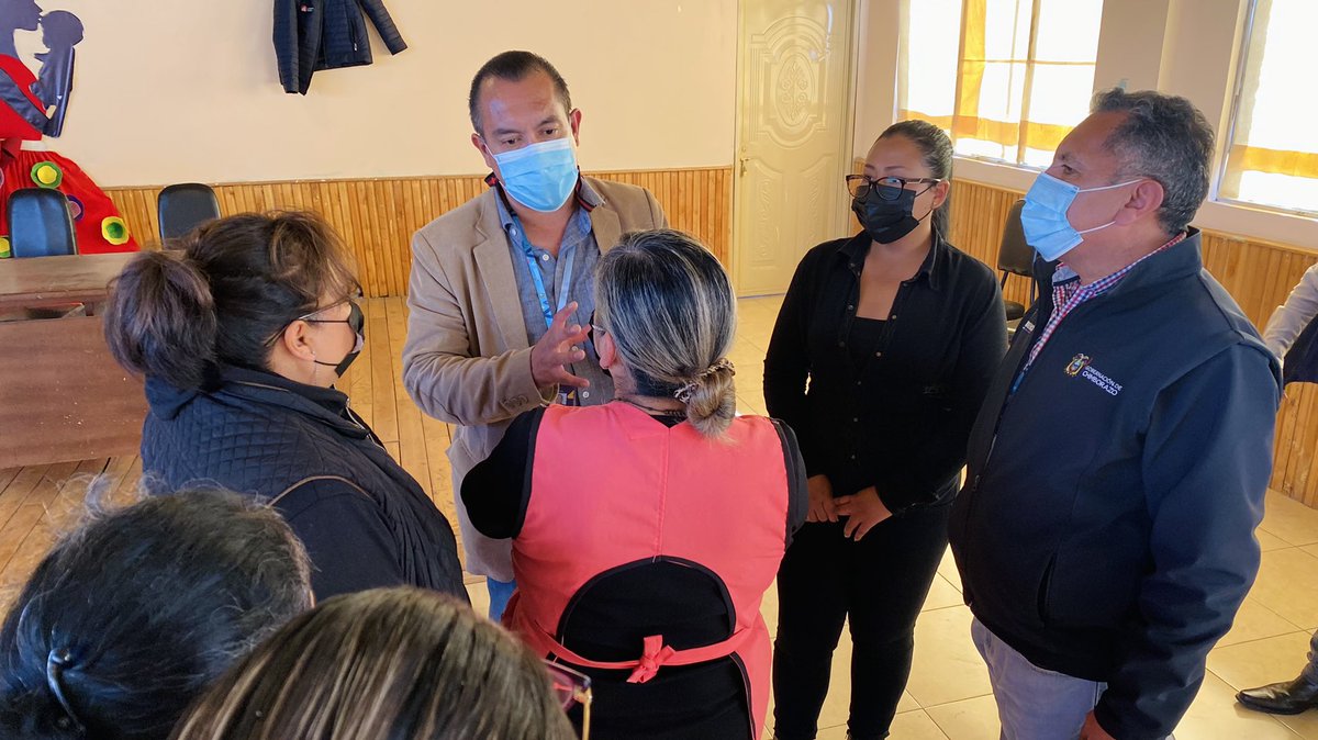 #IntendenciaDeChimborazo continuando con la agenda de trabajo, me reuní con comerciantes de un sector del mercado “San Alfonso”#Riobamba.
De forma articulada se coordina con las instituciones competentes en estrategias que permitan fortalecer la seguridad. #JuntosLoHacemosPosible