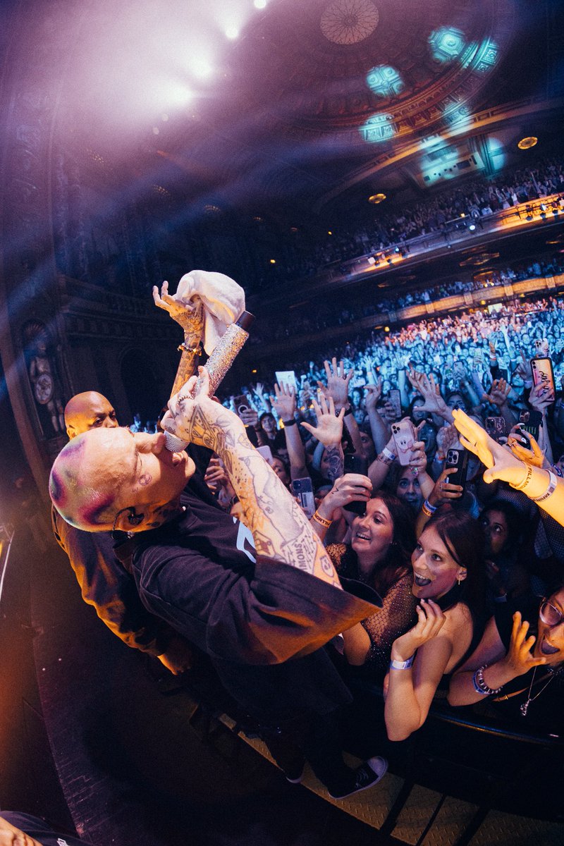 iamblackbear's tweet image. mansionz made an appearance last night in detroit mi 💚