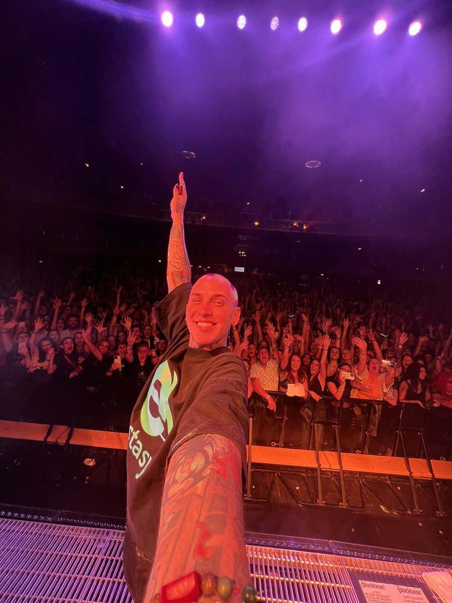 iamblackbear's tweet image. mansionz made an appearance last night in detroit mi 💚