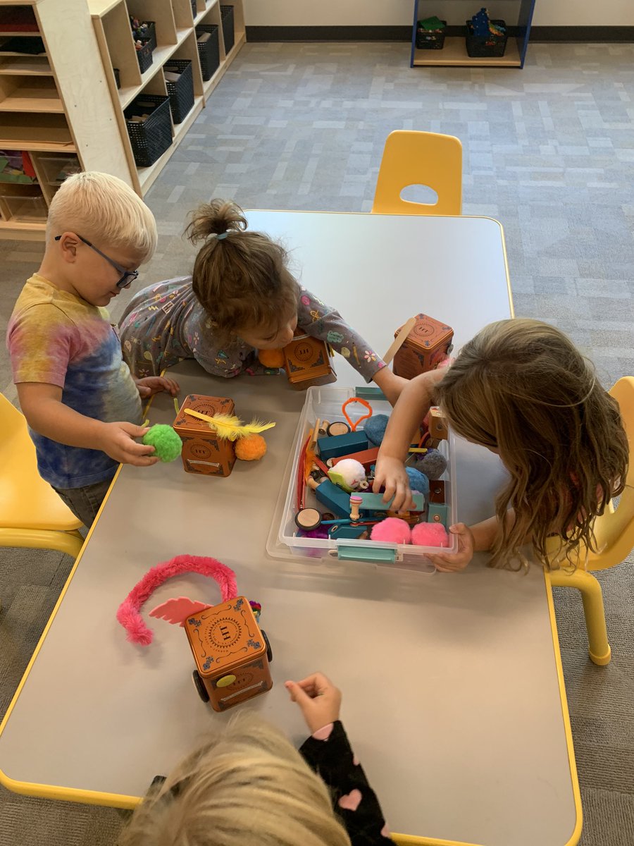 HoyLibrarian's tweet photo. It’s monster 👻 🎃 season! Making the silliest of monsters in Pre-K @LkwdSchools https://t.co/crWr8korlQ