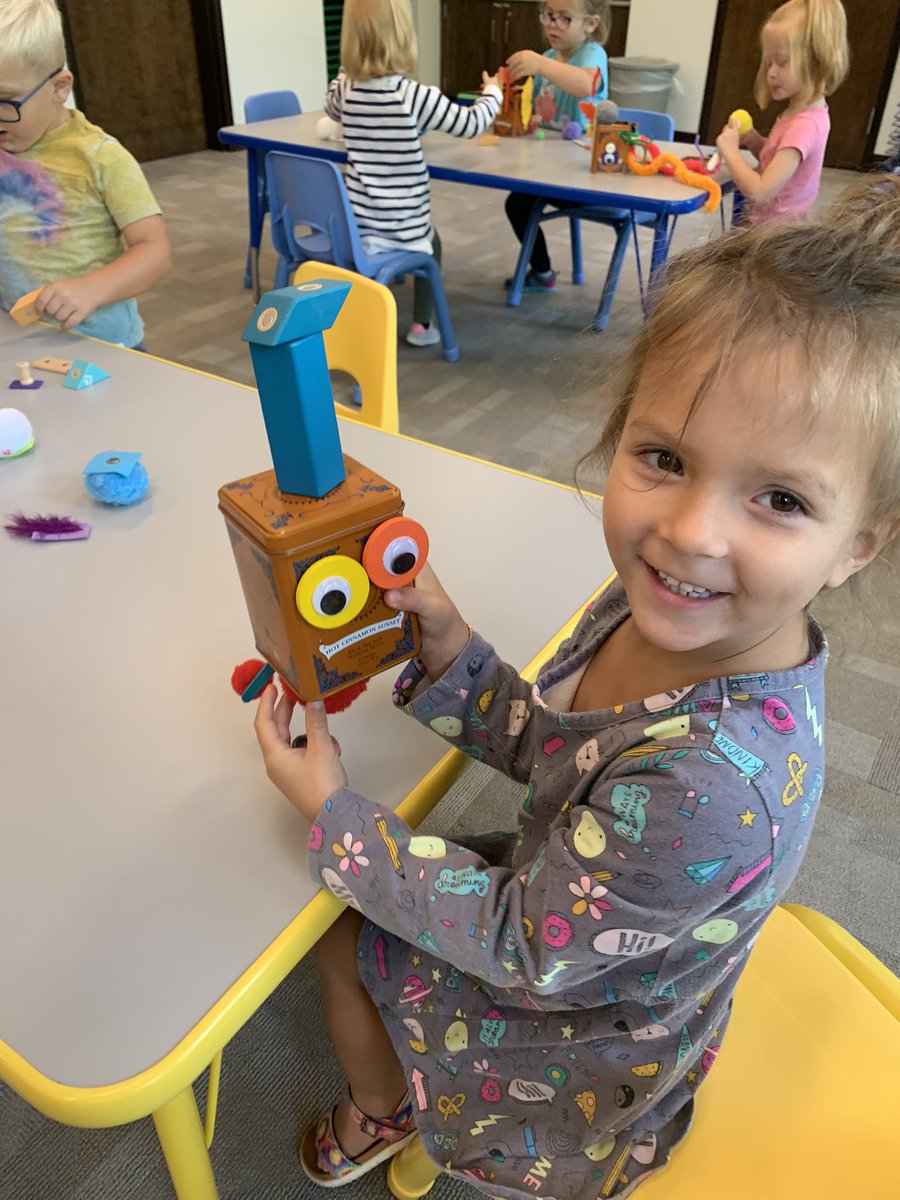 HoyLibrarian's tweet photo. It’s monster 👻 🎃 season! Making the silliest of monsters in Pre-K @LkwdSchools https://t.co/crWr8korlQ
