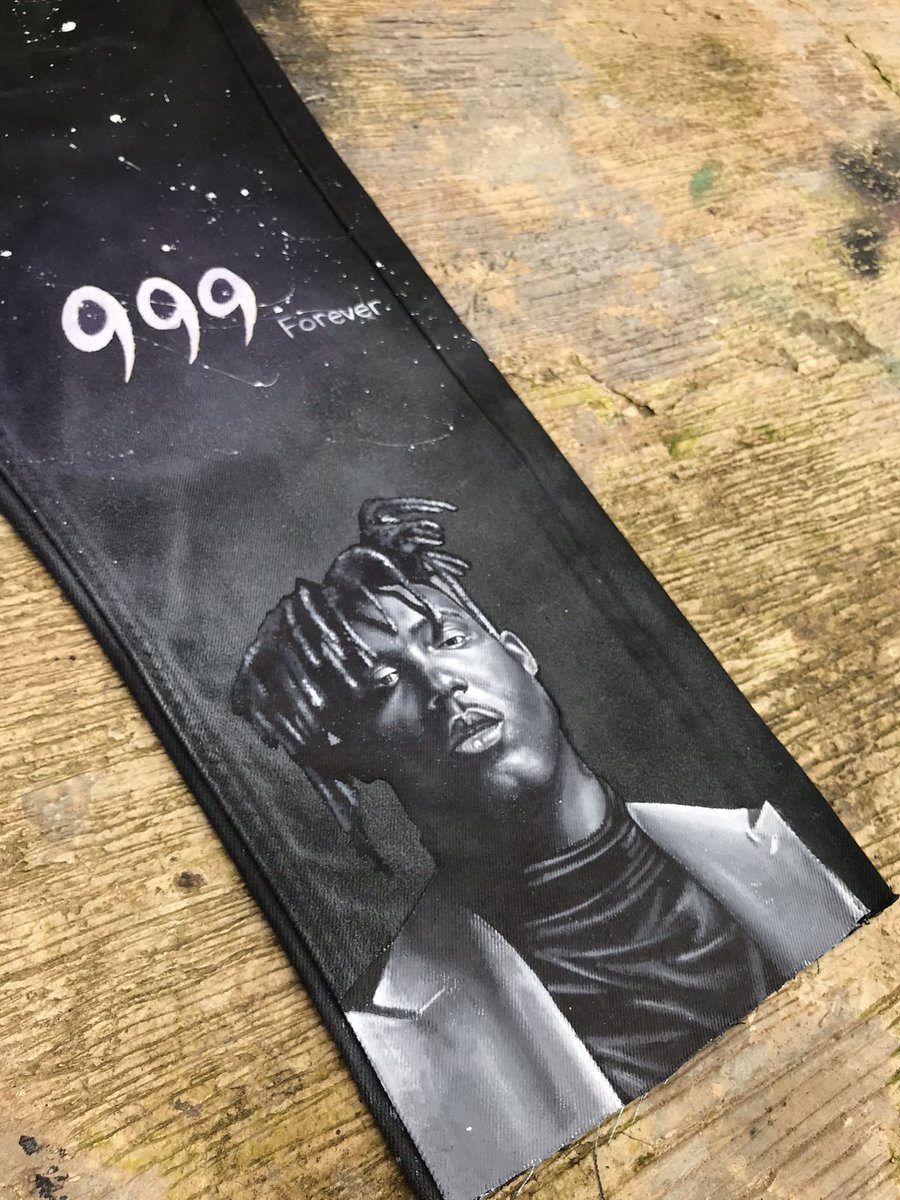 Hello Twitter, I hand painted these Juicewrld pants🕊💜, took me 10 hours…kindly RT if this pops up on your TL, it’ll go a long way🙏🏽❤️