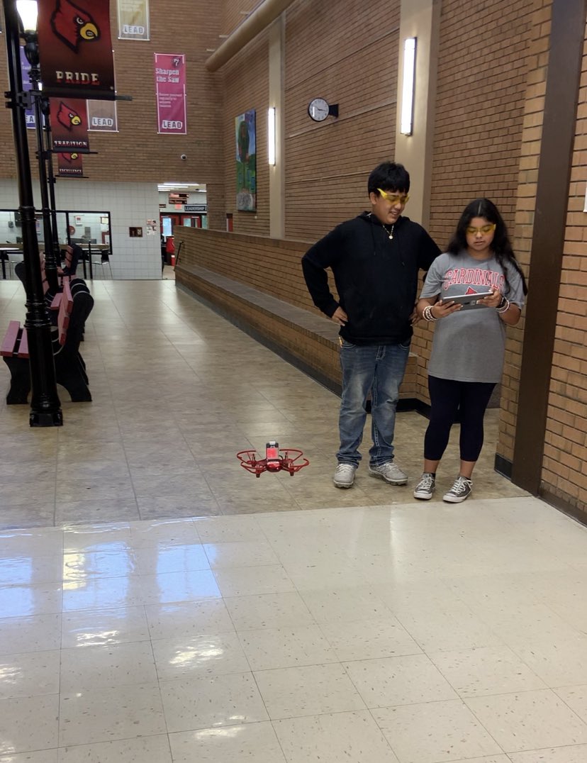 Reed_mms's tweet photo. Drones elevate learning at MMS https://t.co/llxNiBufXO
