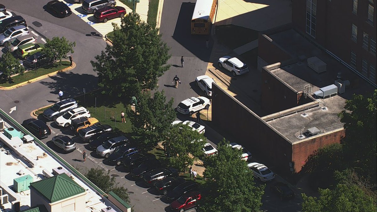 #BCC #Bethesda #ChevyChase High School in Maryland went on lockdown after reports came in of a person with a gun on campus, early dismissal in progress #BreakingNews <a href="/nbcwashington/">NBC4 Washington</a> <a href="/charlienbc/">Charlie Bragale</a>
