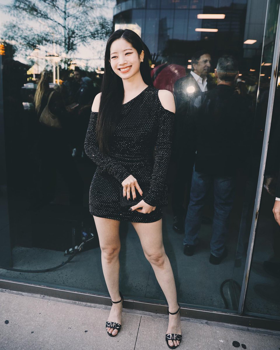 TWM2MN2's tweet photo. MICHAEL KORS SS23 컬렉션 쇼 #다현

https://t.co/OaO07ZFzWL https://t.co/hRj3Nc8kPH