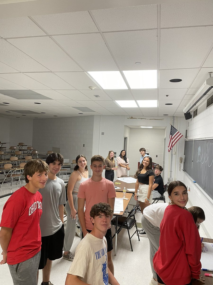 pamngarrett's tweet photo. UCONN ECON 1000 SHS students collaborating role-play expenditure scenarios…great stuff, awesome students! https://t.co/MXTC86LMap