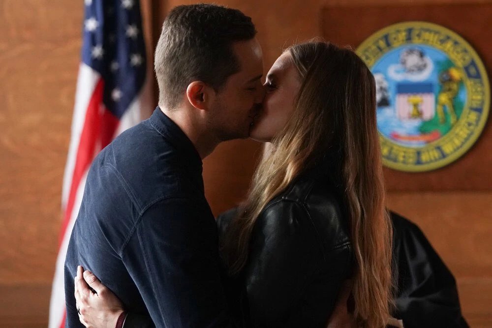 Let us have them for a little while longer !! <a href="/nbc/">NBC Entertainment</a> <a href="/WolfEnt/">Wolf Entertainment</a> 
#Upsteadforever #Upstead #noJaynoCPD #bringback5021George #bringbackJayHalstead #bringbackjesseleesoffer