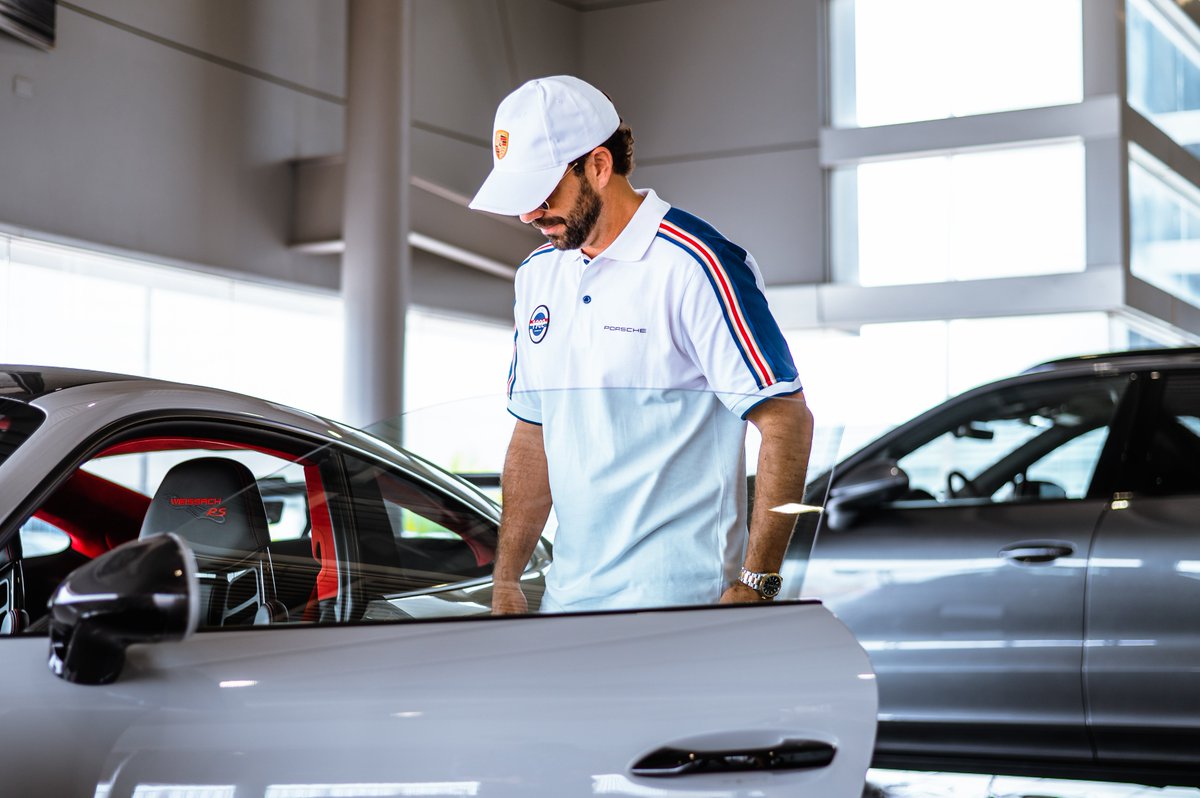 PorscheCenterPR's tweet photo. ¡Clase y sofisticación que puedes lucir en y fuera de la carretera!  Da tu mejor cara donde sea que vayas con #PorscheLifestyle. https://t.co/9mrHFDCoJ6