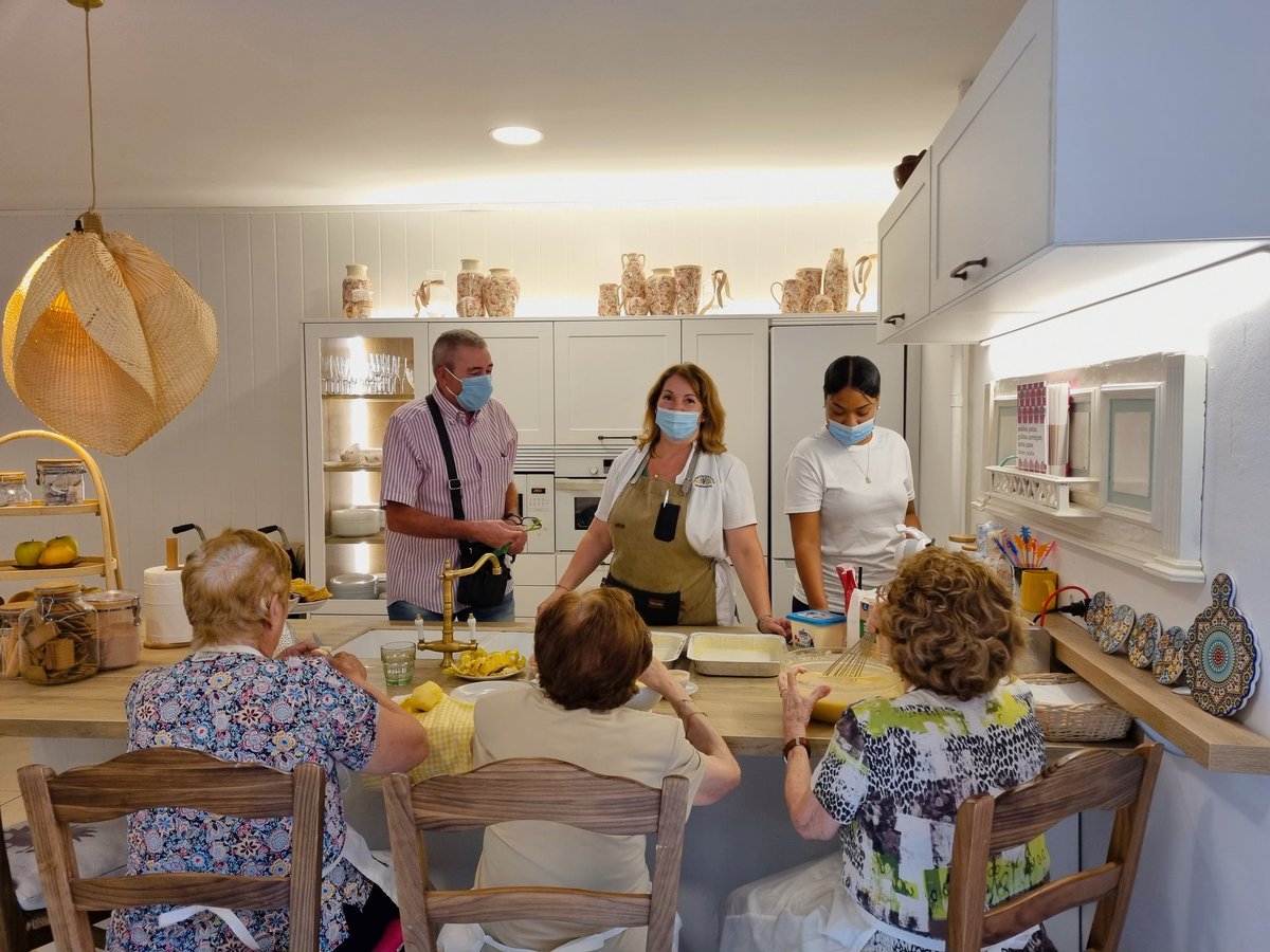 jose_crespin's tweet photo. Repensar completament el concepte de residència per a la gent gran. El Centre Geriàtric de #Lleida es converteix en un veritable centre de vida i d'activitats amb la inauguració de les noves unitats de convivència. Una nova llar amable, comfortable i amb molta calidesa. https://t.co/ZgQ1FE2u7f