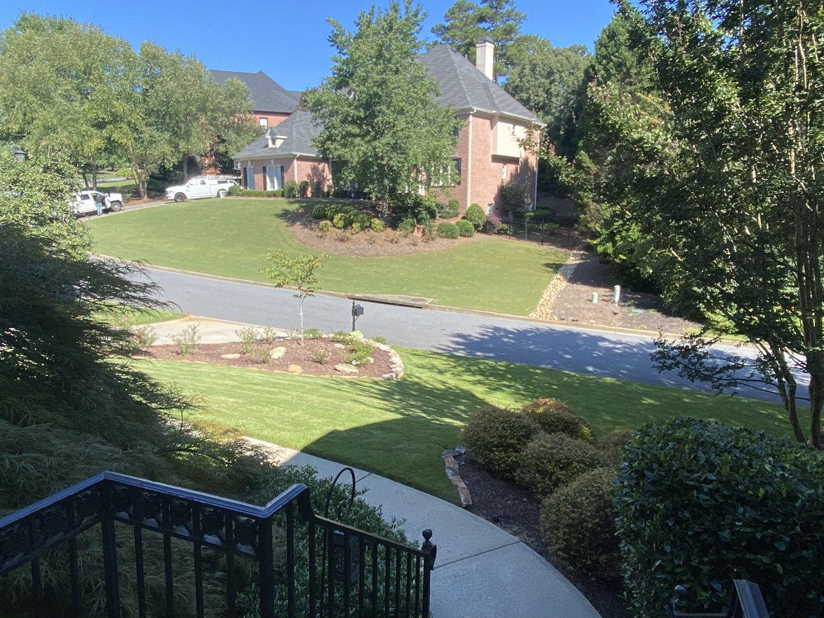 ararendt's tweet photo. @FedEx @FedExHelp @FedExForum FedEx delivery sure isn’t what it used to be. Not sure the truck even slowed down when my box was left on the street out by the mailbox. Not to mention it was perishable and baking in the hot Georgia sun. @FedEx You can do better! https://t.co/17Mja56eNu