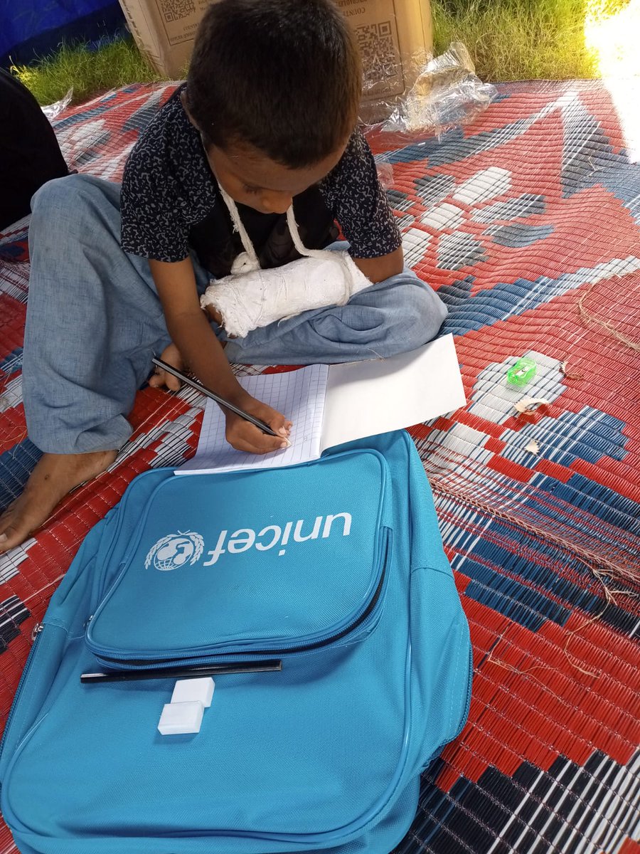 SELD_Sindh's tweet photo. Temporary Learning Centers (TLC) are established at Municipal Stadium Larkana, by Sindh Education &amp; Literacy Department with the support of UNICEF, where children of IDP families are provided with school bags consisting of stationary, practice books, picture books &amp; Literacy kits https://t.co/yUN5Iwvm8k