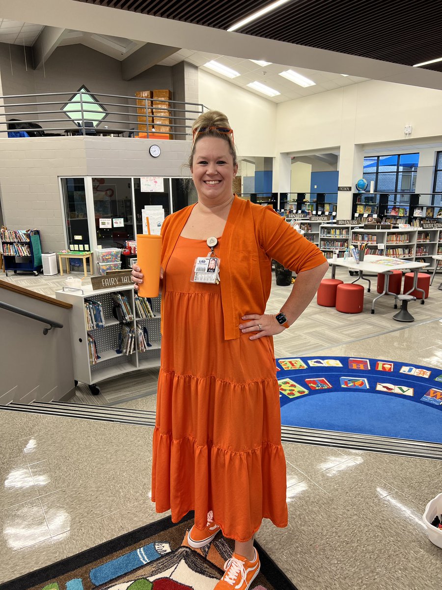 katstewart303's tweet photo. Kindness Color Rush! π§‘ wear your favorite color! Special appearance by Dewey! #onelisd #donaldelementary https://t.co/Nq2Gj3PpTj