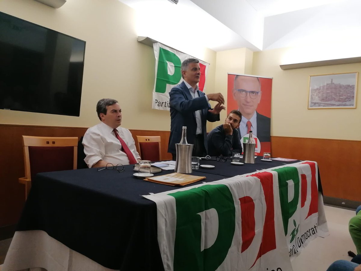 PD_Matera's tweet photo. Incontro con operatori turistici e professionisti ieri insieme ai candidati e candidate alle #ElezioniPolitiche2022 per la #Basilicata con @amendolaenzo @Vito_DeFilippo e il segretario cittadino @lgravela 
È sempre un valore aggiunto discutere di temi de visu. Questo è il #PD https://t.co/EM6f3qLSb3