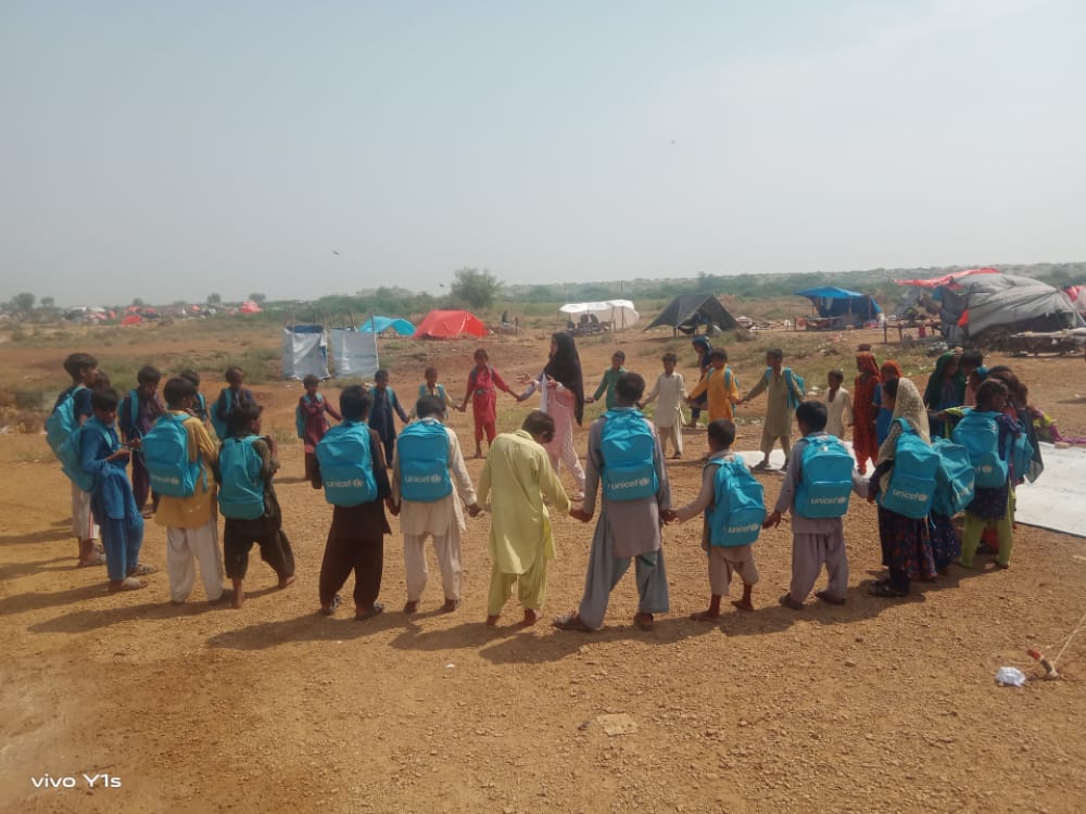 SELD_Sindh's tweet photo. Temporary Learning Centers (TLC) are established at Municipal Stadium Larkana, by Sindh Education &amp; Literacy Department with the support of UNICEF, where children of IDP families are provided with school bags consisting of stationary, practice books, picture books &amp; Literacy kits https://t.co/yUN5Iwvm8k