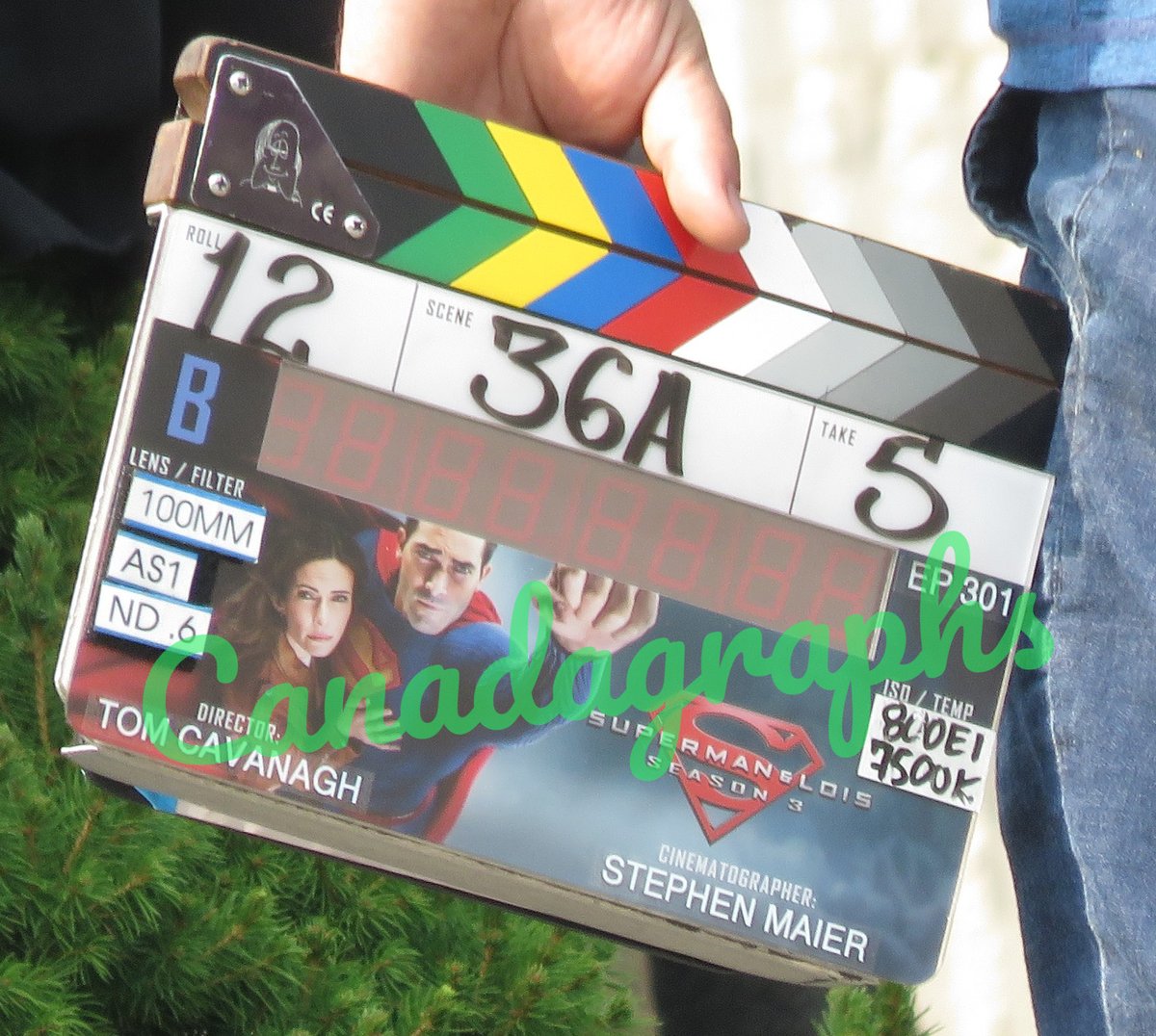 canadagraphs's tweet photo. NEW BLOG
#SupermanAndLois - 1st look at Michael Bishop as Jonathan Kent. Elizabeth Tulloch on set.
#TheFlash star Tom Cavanagh directing.

https://t.co/QcNU1kPQnf https://t.co/UmYBvM2SgJ