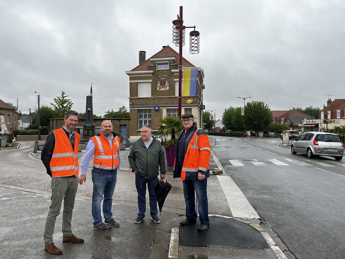 EnergieFlandre's tweet photo. 📸réception du chantier d’effacement des réseaux @VilleWatten
✅résorption de 900 mètres fils nus avec le soutien @enedis_npdc
✅rénovation de l’éclairage public
✅effacement des réseaux télécom et fibre
▶️chantier @siecf réalisé par @CiteosOfficial #STPS #FLASHENERGIES https://t.co/PAxArpGzp8