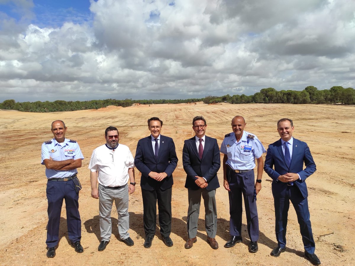 IndustriaAnd's tweet photo. #Andalucía consolidará su posición en el sector aeroespacial 🚀con el proyecto CEUS
📷 Los consejeros @ParadelaJSr y @GoVillamandos han visitado las obras del futuro centro de ensayos que será realidad en 2⃣0⃣2⃣3⃣ gracias al apoyo de la @AndaluciaJunta
➡️https://t.co/c74hkpY118✅ https://t.co/Osb9pZmZ8v