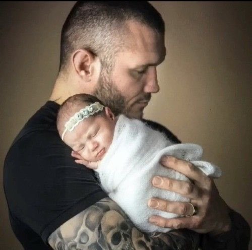 @VelvetRabbitNYC <a href="/CCPE16/">CCPE</a> <a href="/DenzelPorter4/">Denzel Porter</a> @pwEXCELLENCE 

Nothing beats this in the morning. Holding Baby G Mont in my arms while <a href="/MiaAmoreU/">Mia ✨ Montuori</a> gets some rest. This is why I bust my ass everyday. I love being a father.