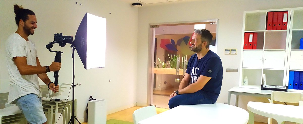 rafalafont's tweet photo. Intense days interviewing and closely feeling #digitalnomads, #teleworkers and the public-private ecosystem that is making #Alicante its epicenter. Next step, #digital communication campaign that will be the speaker of what is happening here. @fundeun @Alicante_City https://t.co/DLYbVqKVNm