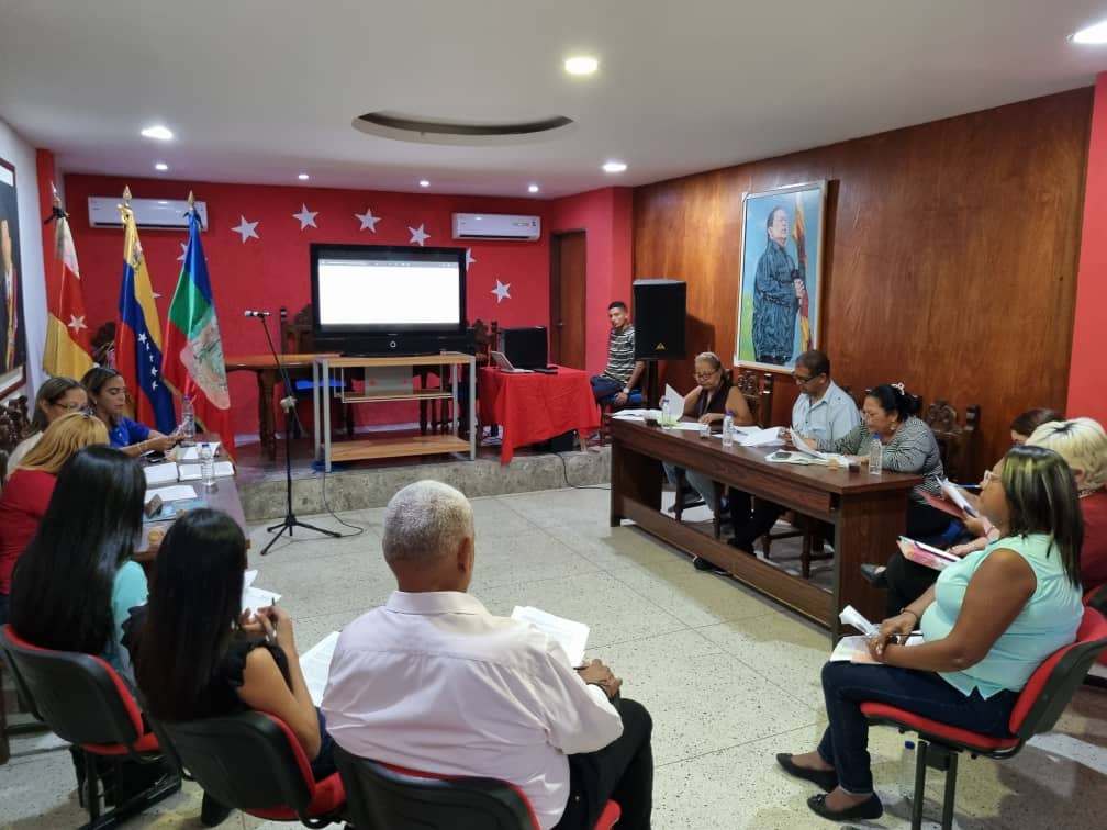 YareAlcaldia's tweet photo. EJE VALLES DEL TUY REALIZO LA PRIMERA MESA DE ARMONIZACIÓN TRIBUTARIA*

La Secretaria Coordinadora de Economía Productiva de Simón Bolívar Yoleidy Belisario indico que el objetivo de esta discusión  es consolidar los planteamientos y propuestas de cada municipio @saulyanezyare https://t.co/9W53A2PLfT