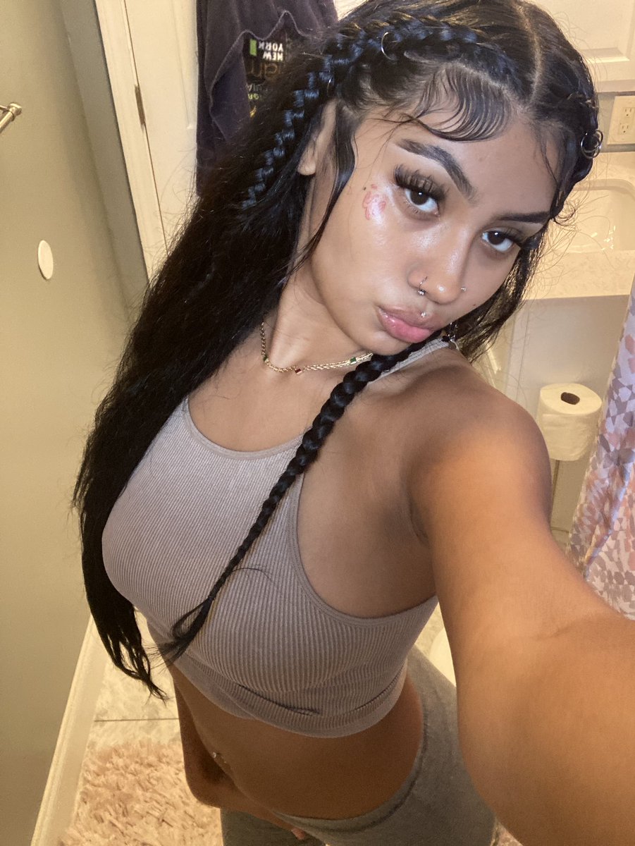 777bando's tweet photo. So In Luv with me Rn https://t.co/vHsGZgxbDB