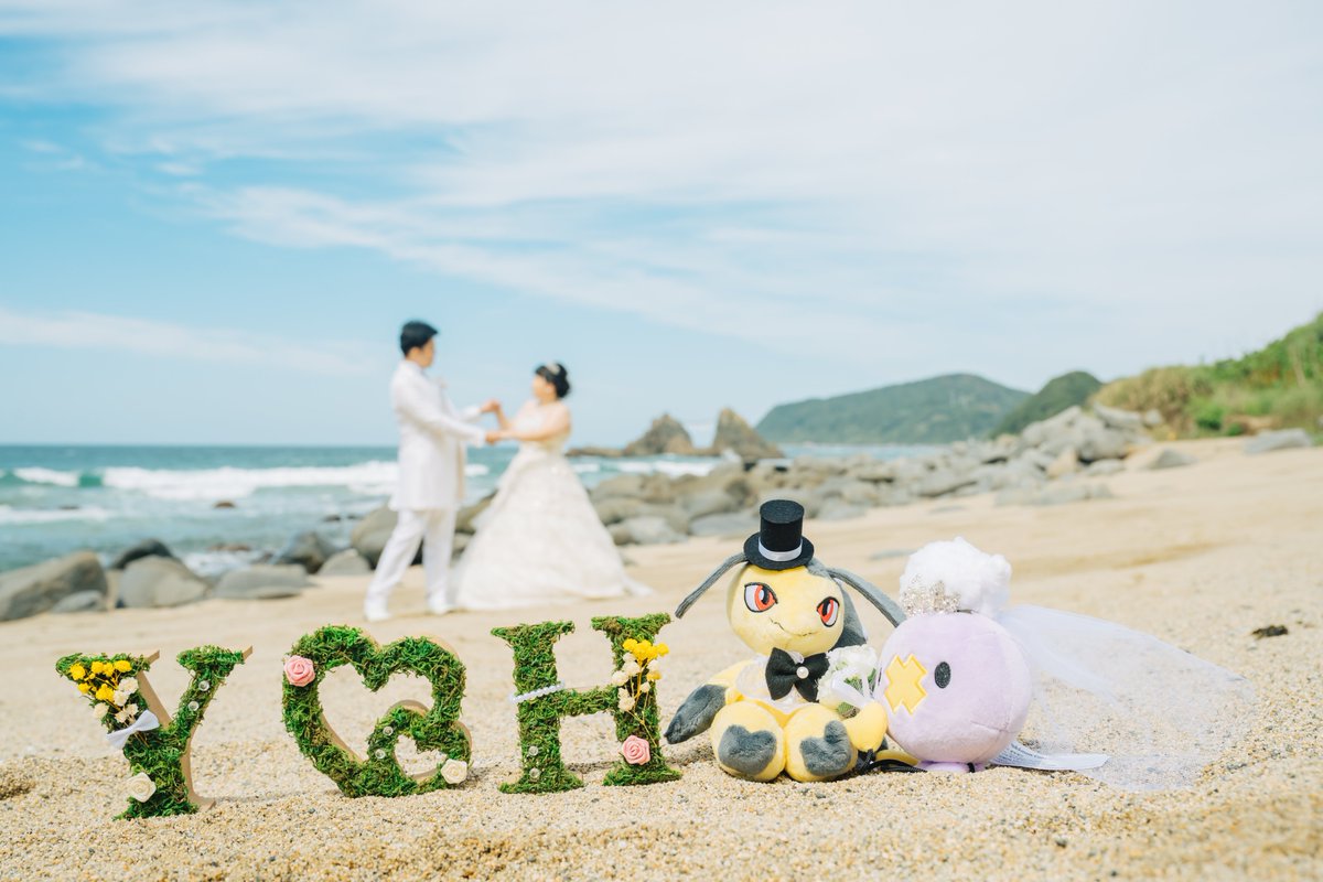 DimWryon's tweet photo. owo)　結婚式の前撮りの写真が届きましたー！せっかくなので皆様にもちょっとだけお披露目です！アルファベットオブジェも手作り、クチートとフワンテもオシャレさせました！この子達は結婚&amp;披露宴会場にも、ある形で参列してくれます！お楽しみにー！！

#ポケモンウェディング
#PokemonWedding https://t.co/jPDByKYKVi