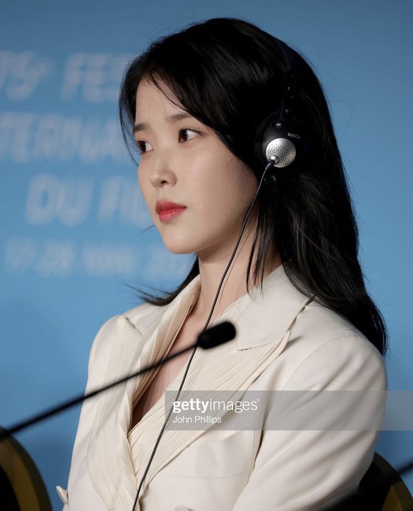 iuvisuals's tweet photo. #IU #이지은
#키스가죄 #밤을걷다 https://t.co/qbT4IPvjeU