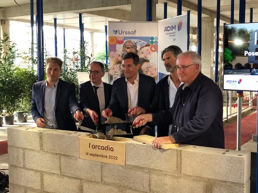 Notre filiale #ADIM Est &amp; l’@Urssaf_Lorraine posent la #1èrePierre de l’Arcadia à #Metz⬇️📸Cet immeuble de bureaux vise la certification BREEAM Very Good et une performance équivalente au niveau Energie 2 &amp; Carbone 1 du label E+C-🌍 #DéveloppementImmobilier #ConstructionDurable