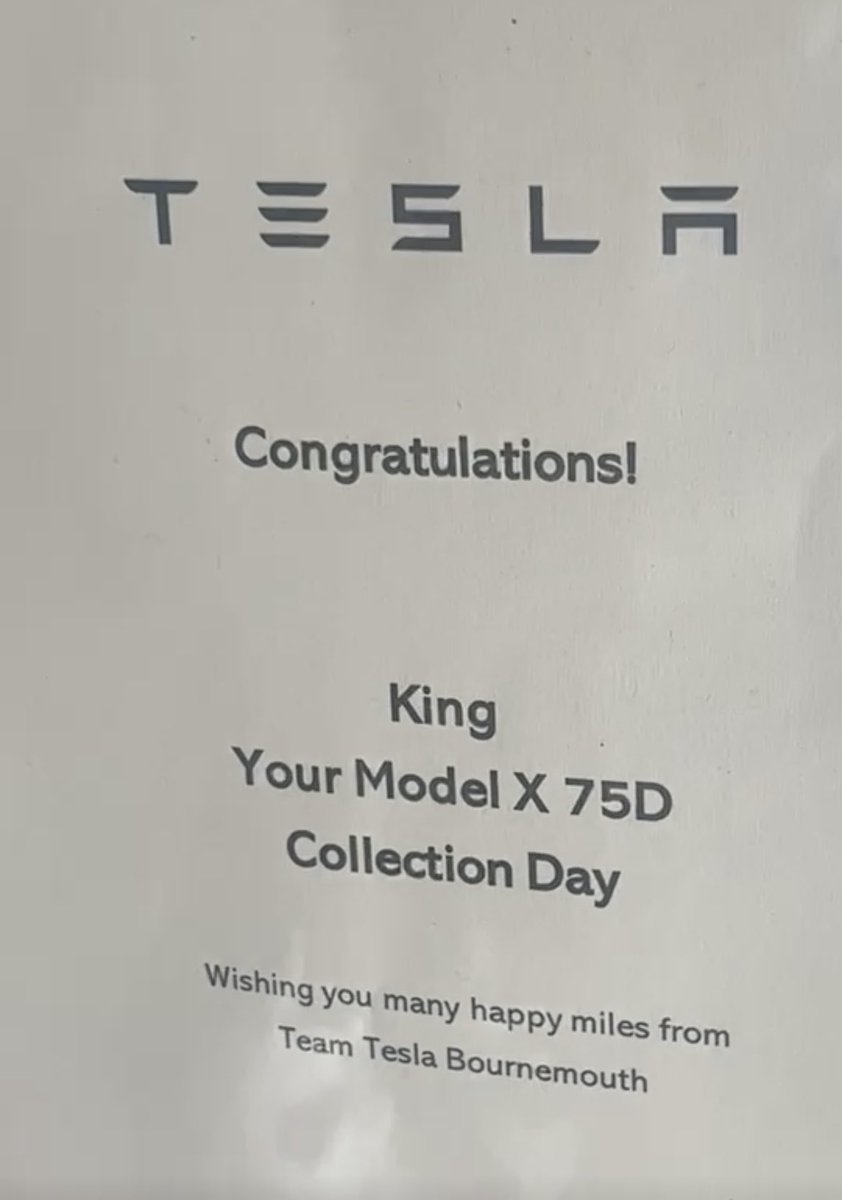 notEezzy's tweet photo. got tired of the Tesla doors and got a falcon wings instead 🥰 https://t.co/BYNTUh86fr