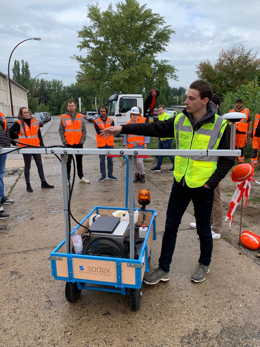 dbmindbox's tweet photo. Kabeltiefbau-Challenge - 2 Tage Live-Tests auf der Baustelle 🚧Die letzten beiden Tage hieß es für die fünf Startups #DeepUp, #SodexInnovations, #EnableMyTeam, #abaut & #Avus testen, testen, testen. Am Freitag gibt es dann die finalen Pitches, wir sind schon ganz gespannt 🙌 https://t.co/Fd8dhMY6J2