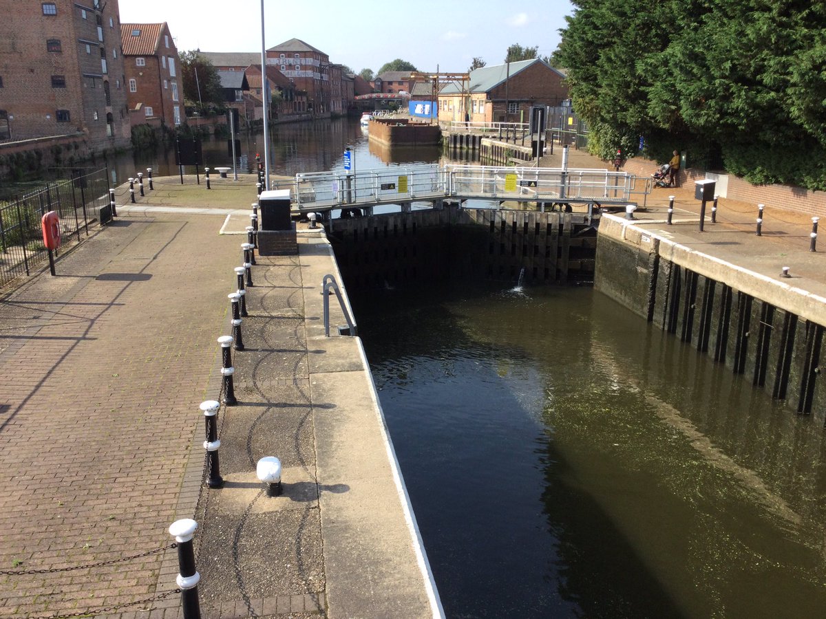 HTAClassWebster's tweet photo. We had a brilliant visit to Newark lock today as part of our rivers topic. We measured the depth, width and length of the lock and found out about the lockโs history. #HTAGeography https://t.co/uGYAQVHlAz