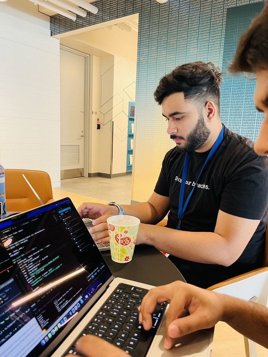 PaulAnsh1's tweet image. Went to Amazon office Toronto, for Hackto event. 
#Amazon #Hackto