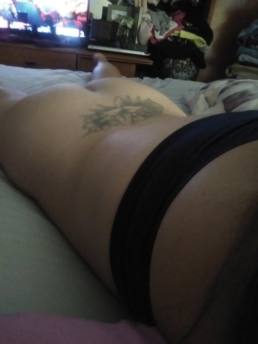 Happy humpday! More views and angles on another site... Hope you all enjoy 💋💋💋 https://t.co/vf7N5tfN