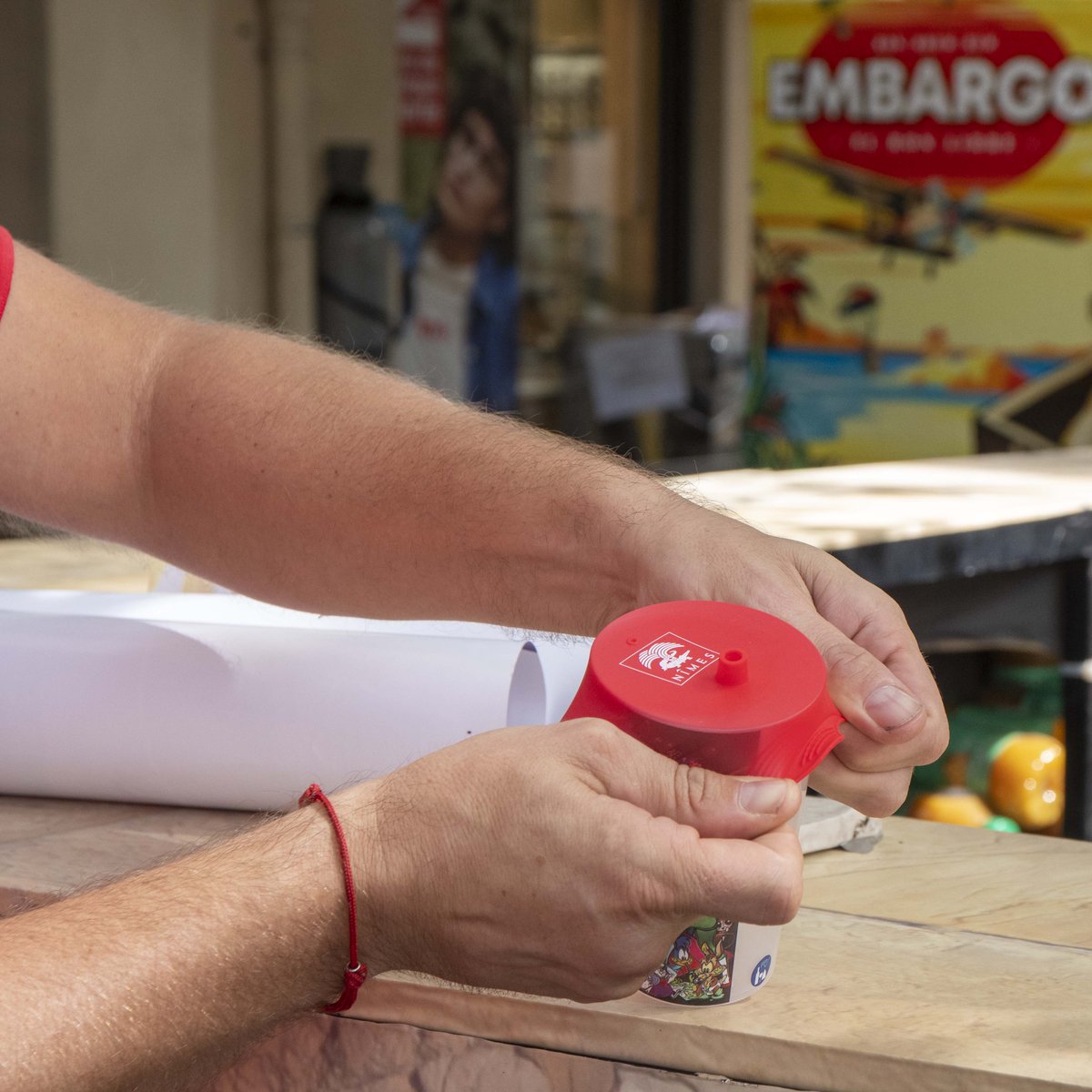 nimes's tweet photo. 🆕 Le #capuchon de #verre - protection contre l'introduction de drogues dans les verres - a été distribué aujourd'hui dans les #bars de #Nîmes
💻 Pour en savoir plus sur ce dispositif et les lieux partenaires 👉 https://t.co/4Gmna9zUFd
📷 Dominique Marck - Ville de Nîmes https://t.co/SrnCW5RipJ