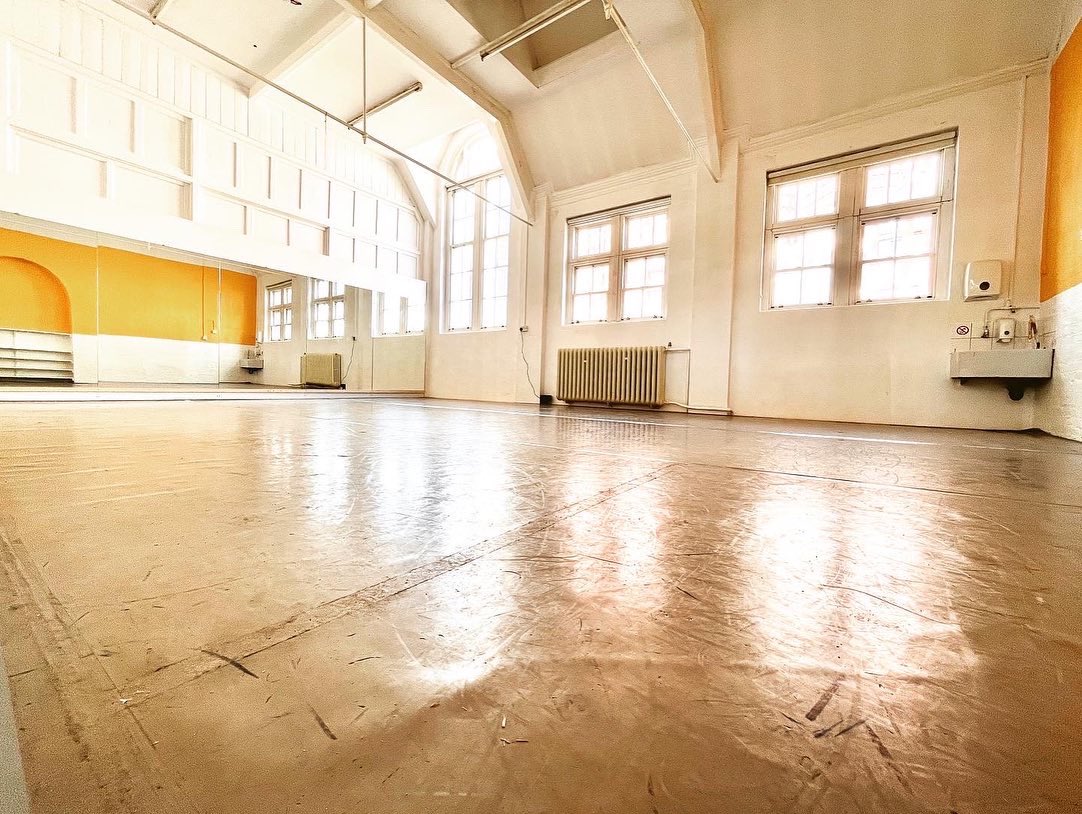 TheBouryAcademy's tweet photo. First Look Inside our new studios!

Fully sprung dance floor and 6ft dance mirrors with beautiful triple height ceilings

We have three others very similar along with our main hall 🙌

If you need space get in touch!

#rehearsalspace #castingstudio #london #vauxhall #nineelms https://t.co/BcXeY4Wdhi