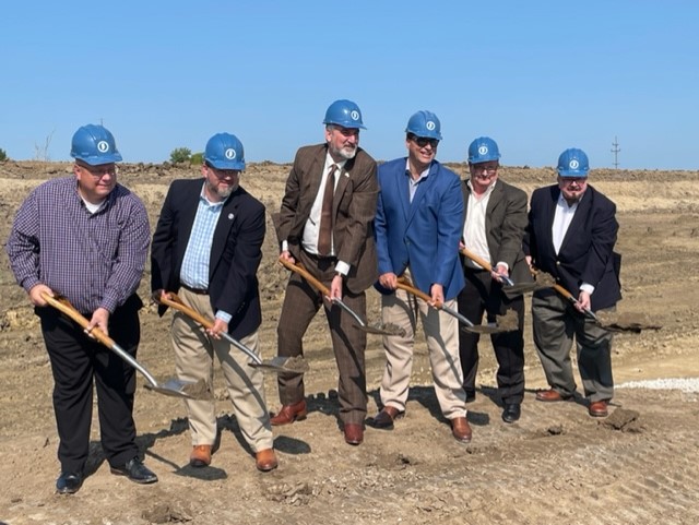 Diamond Pet Foods broke ground today on a 700,000-square-foot manufacturing and distribution center in Rushville. The company will create up to 170 jobs by the end of 2024 with an investment of $259 million. #MovingtheFutureofBusinessTogether