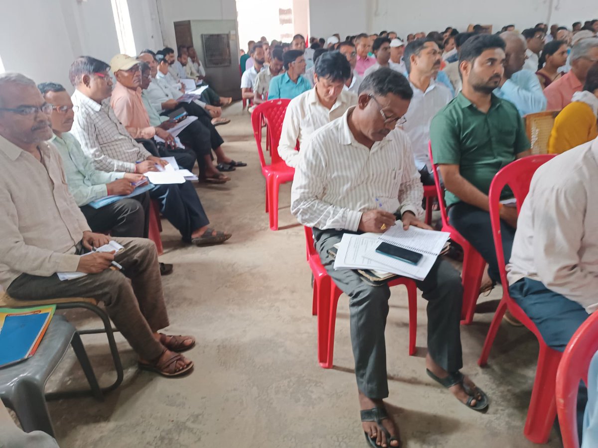 zpsingrauli's tweet photo. आज दिनांक 14/09/2022 को जनपद पंचायत चितरंगी के सभागार में कलेक्टर महोदय की अध्यक्षता में @minprdd द्वारा संचालित योजनाओं, @dmfsingrauli के कार्यों एवं मुख्यमंत्री जन सेवा अभियान के संबंध में बैठक आयोजित हुई।
@JansamparkMP 
@CollectorSGL 
@saketmalviya36 
@PSingrauli https://t.co/obsBk2cLEE