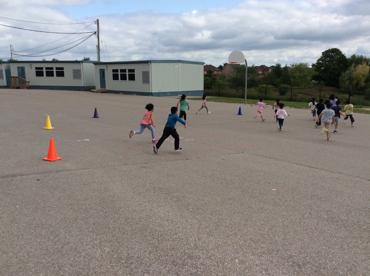 Practising les couleurs with some exercise and fresh air! Run to the colour Mme says!🌈
