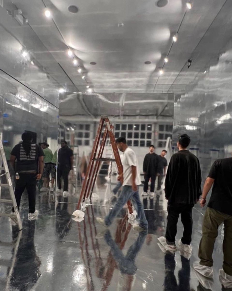 thefuturebasics's tweet image. YZY Shdz activation at #NYFW 
Produced by @thefuturebasics